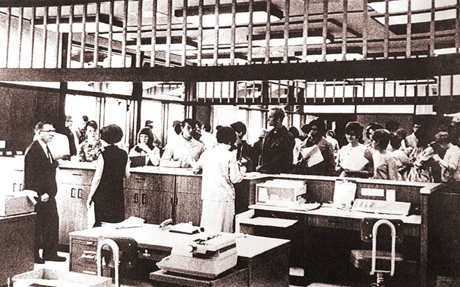 Students registering for classes in the early days of UCC