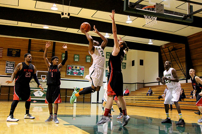 While hosting the Saints at home, the Riverhawks men’s team played a physical, fast-paced game. Mishima Gray, Gary Stewart, Tormall Thomas and Nick Corpening were often seen soaring through the air.